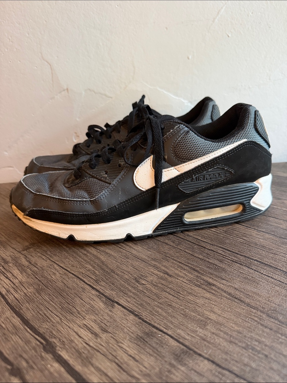 Nike Men’s Black and White Air Max Low-Top Sneakers